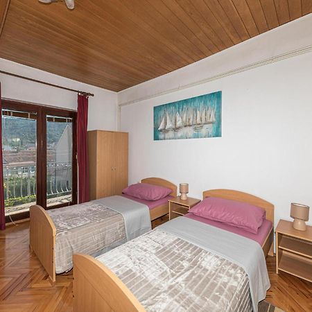 Gorgeous Apartment In Marina With Wifi Buitenkant foto